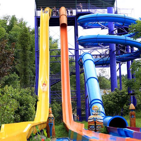 Freefall tunnel water slides