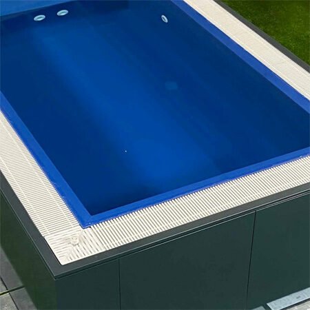 piscina fuori terra a sfioro sotto bordo