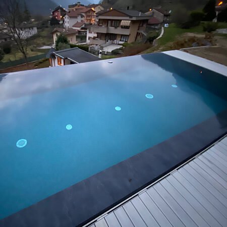 piscina interrata a sfioro